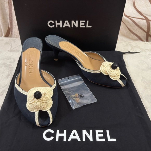 🆕 Chanel cc iconic Camellia flower Mules 😍 - Picture 1 of 6